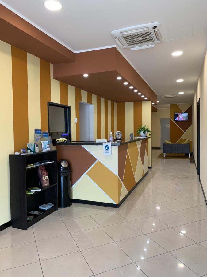 Hotel Bussana ปอร์โตตอลเล ภายนอก รูปภาพ