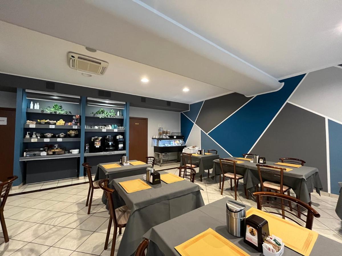 Hotel Bussana ปอร์โตตอลเล ภายนอก รูปภาพ