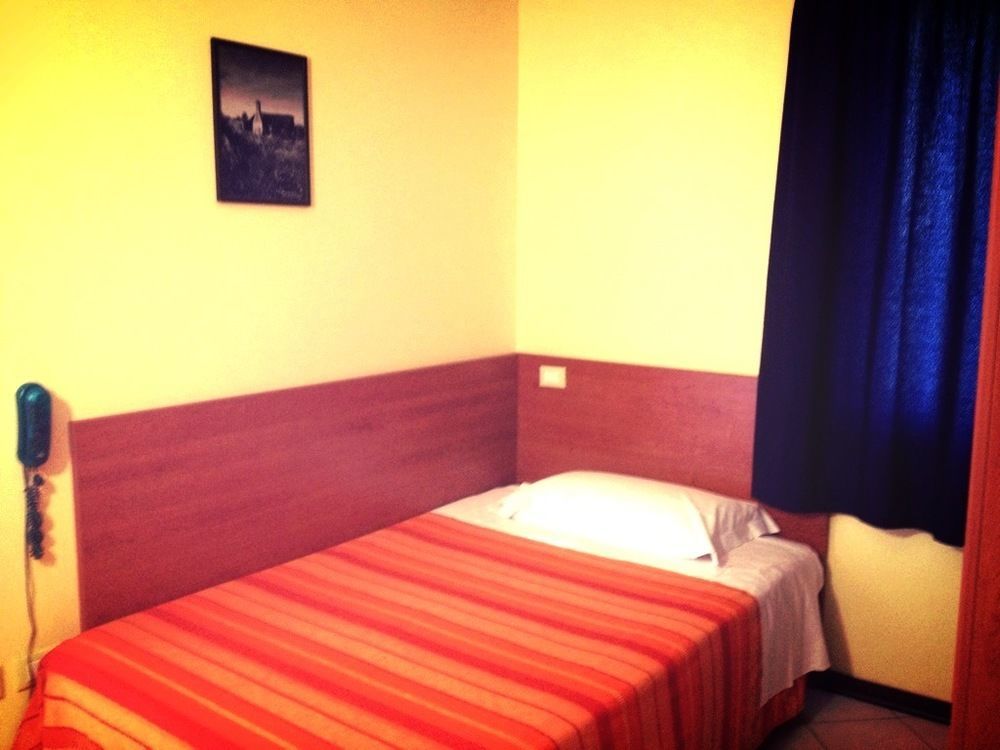Hotel Bussana ปอร์โตตอลเล ภายนอก รูปภาพ