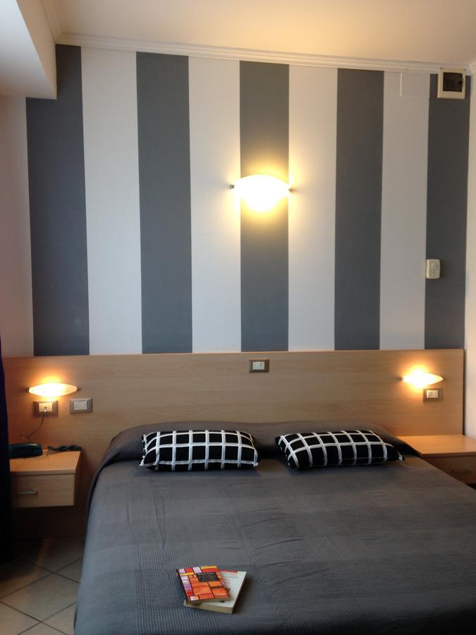 Hotel Bussana ปอร์โตตอลเล ภายนอก รูปภาพ