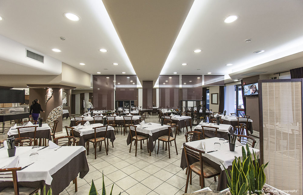 Hotel Bussana ปอร์โตตอลเล ภายนอก รูปภาพ